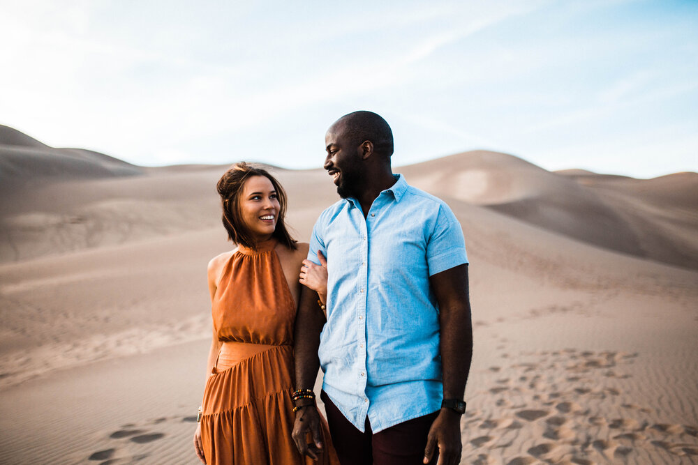 couple photo session Great Sand Dunes National Park 