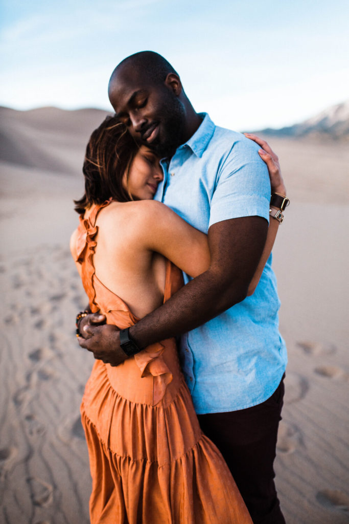 unique couple photos ideas at Sand dunes Co